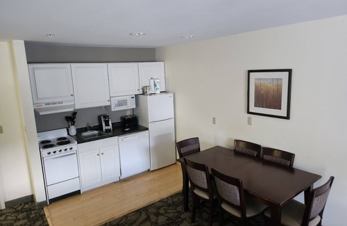 Bartlett Apartment | Charming 2 bed Condo at Attitash Grand Summit Hotel sleeps 6. Ski-in/Ski-out.