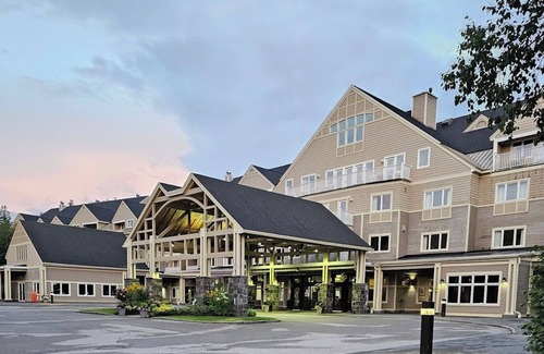 Bartlett Apartment | Charming 2 bed Condo at Attitash Grand Summit Hotel sleeps 6. Ski-in/Ski-out.