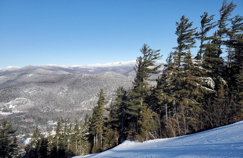 Bartlett Apartment | Charming 2 bed Condo at Attitash Grand Summit Hotel sleeps 6. Ski-in/Ski-out.