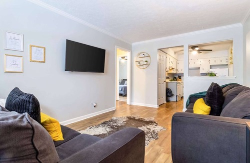 Music Row Apartment | Charming 2-Bed Condo in Nashville with Free Parking