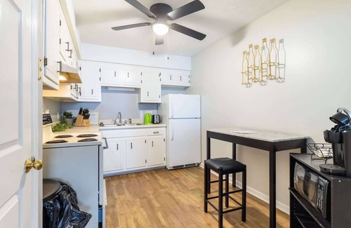Music Row Apartment | Charming 2-Bed Condo in Nashville with Free Parking