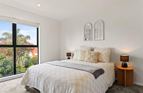 Mount Albert House | Charming 2 Bed Family Home