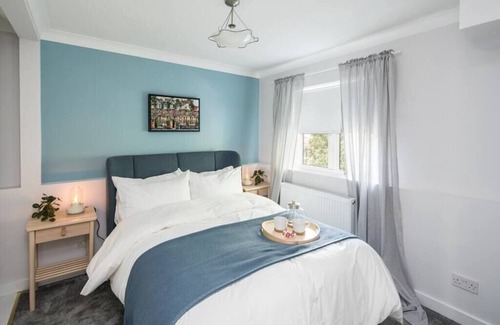 Colville House | Charming 2 Bed Cottage with Romantic Loft