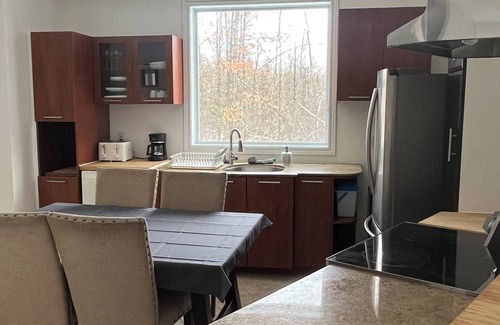 Cantley House | Charming 2-bed guest house, endless forest, pet&family-friendly in Gatineau