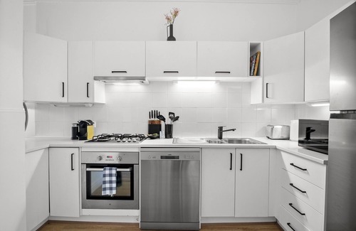 Cremorne House | Charming 2-Bed Home with Outdoor Space in Cremorne