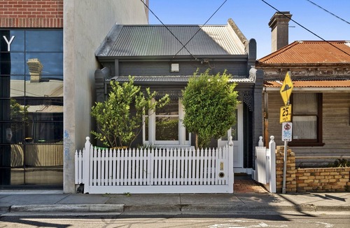 Cremorne House | Charming 2-Bed Home with Outdoor Space in Cremorne