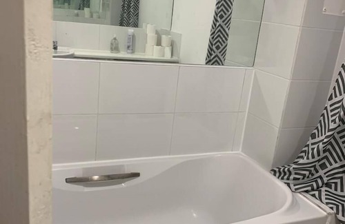 Greenwich House | Charming 2-Bed House in London