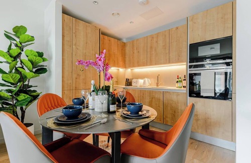 St. Pancras and Somers Town Apartment | Charming 2 Bed Lux Apartment by King's Cross - Sleeps 4