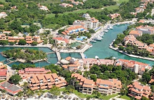 Puerto Aventuras Apartment | Charming 2-bedroom apartment with AC, WiFi in serene Puerto Aventuras