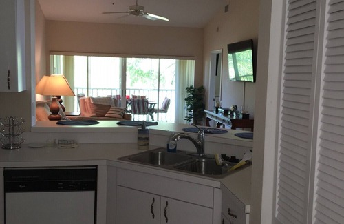 Bonita Springs Condo | Charming 2 Bed plus den/2 Bath condo. Spanish Wells golf course view
