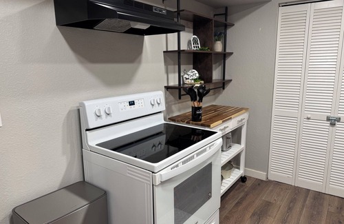 East Colorado Springs House | Charming 2-bedroom house with WiFi, AC in delightful Colorado Springs.