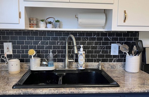Icard Apartment | Charming 2-bedroom guesthouse in Connelly Springs