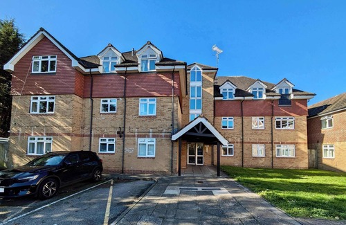 Bromley Common and Keston Apartment | Charming 2-Bedroom Flat in Greater London