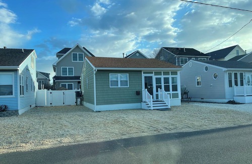Ortley Beach House | Charming 2-bedroom bungalow in Ortley Beach with WiFi, AC