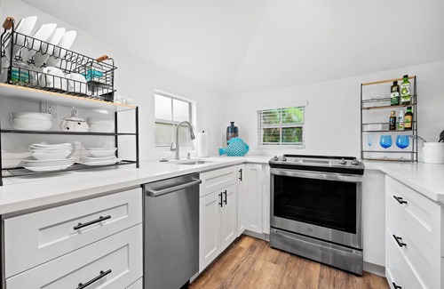 Old Northwood Historic District Cottage | Charming 2-bedroom cottage in lush tropical setting in popular West Palm Beach