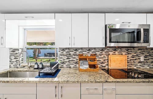 Parker Ridge House | Charming 2-bedroom house in enchanting West Palm Beach with AC, WiFi