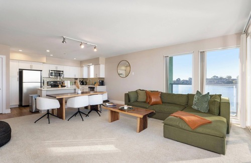 Playa Del Rey Apartment | Charming 2-bedroom apartment with fitness room, WiFi in Marina del Rey