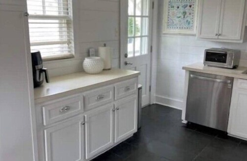 Old Village Cottage | Charming 2-bedroom cottage within walking distance to Cooper River Bridge Run!