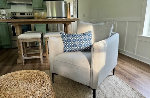 Pass Christian House | Charming 2-bedroom Costal Cottage with AC, Tiki Room, WiFi in Pass Christian