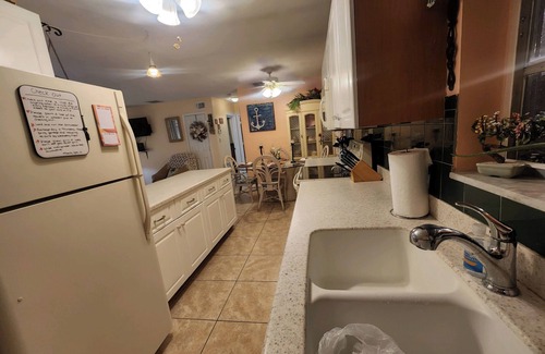 Port Charlotte House | Charming 2-bedroom pool house with WiFi and AC in Port Charlotte