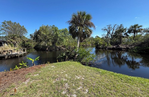 Charlotte Harbor House | Charming 2-bedroom house in Charlotte Harbor, walk to restaurants & shopping