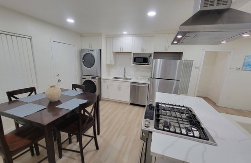 San Bernardino House | Charming 2-bedroom house with AC, WiFi in a great San Bernardino neighborhood