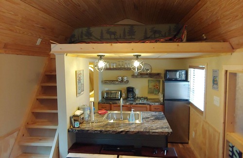 West Jefferson Cabin | Charming 2+-bedroom cabin in marvelous West Jefferson with incredible views