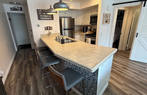 Big Bear Lake Condo | Charming 2-bedroom condo with WiFi in fabulous Big Bear Lake