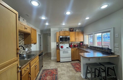 Coeur d'Alene House | Charming 2-bedroom in Gorgeous downtown Coeur d'Alene. 1.3 Miles to Beach!