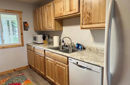 Houghton Lake House | Charming 2-bedroom house with WiFi and AC in delightful Houghton Lake