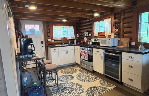 Houghton Lake Cabin | Charming 2-bedroom cabin with AC, WiFi in lovely Houghton Lake