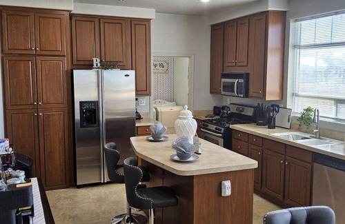Moreno Valley Cottage | Charming 2-bedroom cottage in wonderful Moreno Valley with WiFi, all utilities