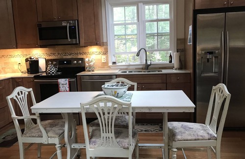 Bergton Ski Chalet | Charming 2 bedroom Chalet 10 Minutes to Bryce Resort in the Shenandoah Valley.