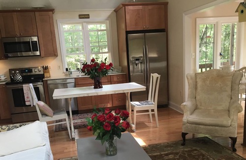 Bergton Ski Chalet | Charming 2 bedroom Chalet 10 Minutes to Bryce Resort in the Shenandoah Valley.