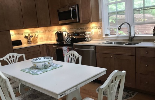 Bergton Ski Chalet | Charming 2 bedroom Chalet 10 Minutes to Bryce Resort in the Shenandoah Valley.