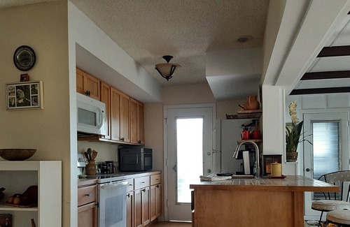Port Saint Lucie House | Charming 2-bedroom house on ocean access canal in Port St. .Lucie FL