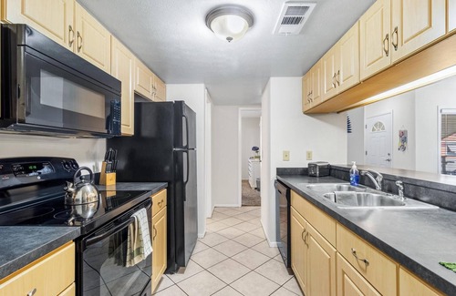 Bayview Condo | Charming 2-bedroom beach condo in Sunny St. Petersburg