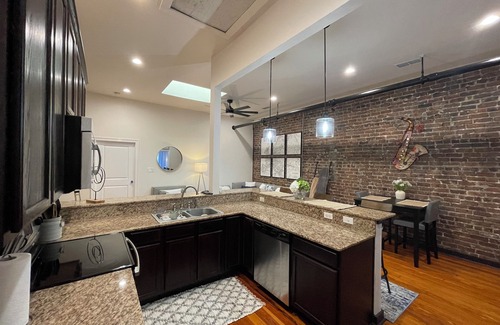 Hammond Condo | Charming 2-bedroom 2-bath condo with AC and WiFi in pleasant Downtown Hammond!