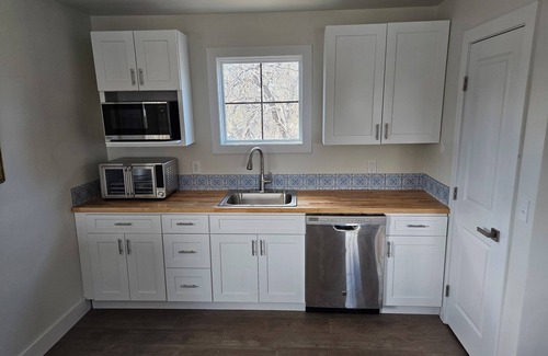 University Park House | Charming 2-bedroom 2 Bath Second Story of Home, with AC, WiFi in amazing Denver