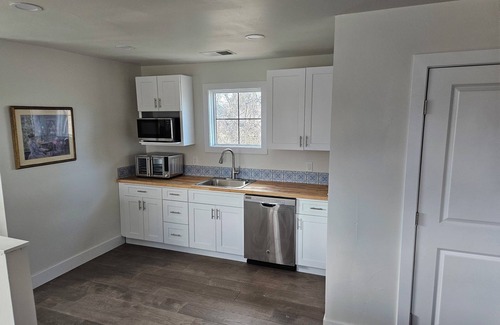 University Park House | Charming 2-bedroom 2 Bath Second Story of Home, with AC, WiFi in amazing Denver