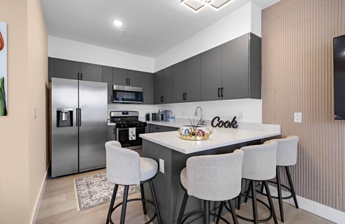 Bayonne House | Charming 2-bedroom , 2 min to train station to NYC