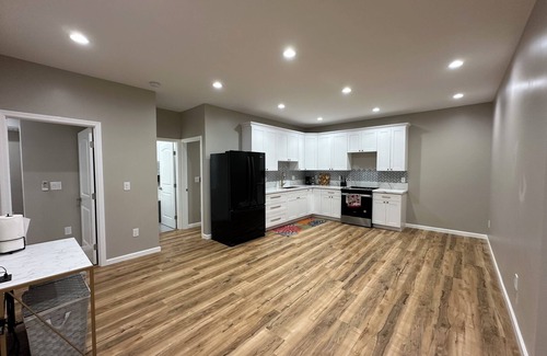 Pearl City House | Charming 2-bedroom 2 bath in Pearl City with AC, minimum 30 continues day stay