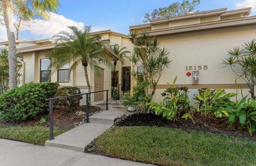 Biggar Apartment | Charming 2-bedroom apartment in fabulous Fort Myers with WiFi, AC