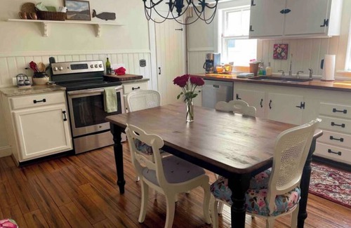 Marblehead Apartment | Charming 2-bedroom apt near beach in beautiful, historic, seaside Marblehead.