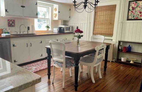 Marblehead Apartment | Charming 2-bedroom apt near beach in beautiful, historic, seaside Marblehead.