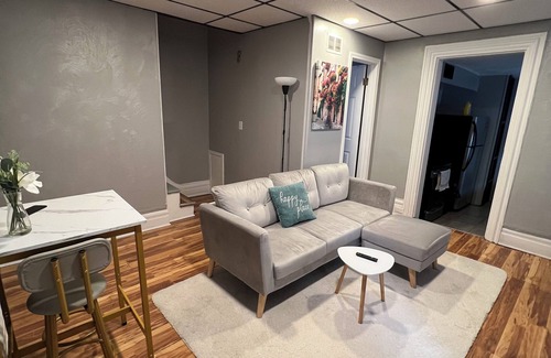 South Side Flats Apartment | Charming 2-bedroom apartment In Pittsburgh, Southside!