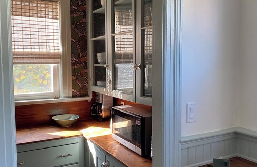 Blackstone Apartment | Charming 2 bedroom apartment w/off-street parking