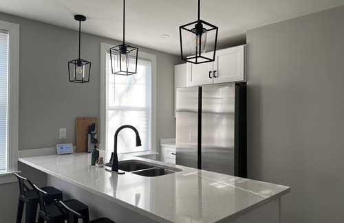 Wanskuck Apartment | Charming 2-bedroom apartment with WiFi, AC in Providence