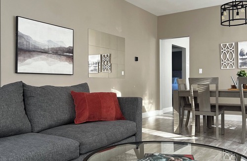 Wanskuck Apartment | Charming 2-bedroom apartment with WiFi, AC in Providence