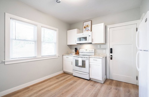 West Allis Apartment | Charming 2-bedroom apartment with AC, WiFi in fantastic West Allis